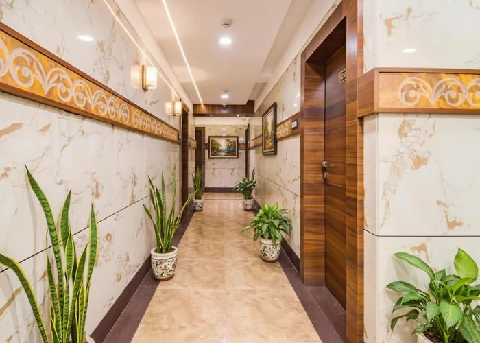 Fabhotel Rajnandani Residency Bhawarkua